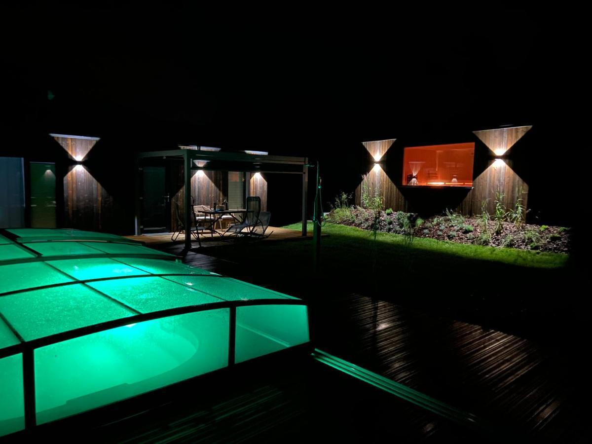 Nowe Domki Deluxe Z Widokiem Na Zatoke Z Basenem I Sauna Oslonino Exterior photo