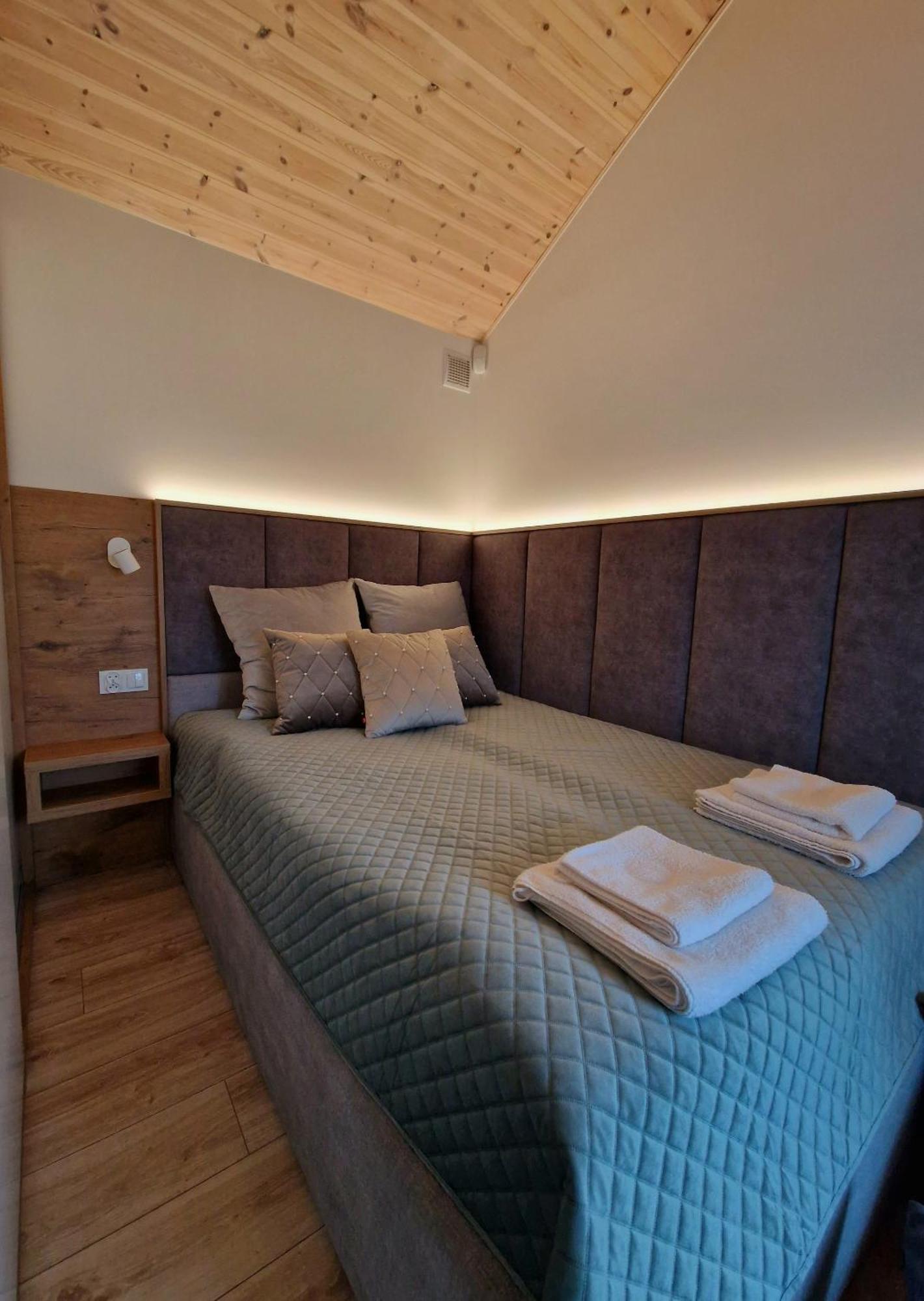 Nowe Domki Deluxe Z Widokiem Na Zatoke Z Basenem I Sauna Oslonino Exterior photo
