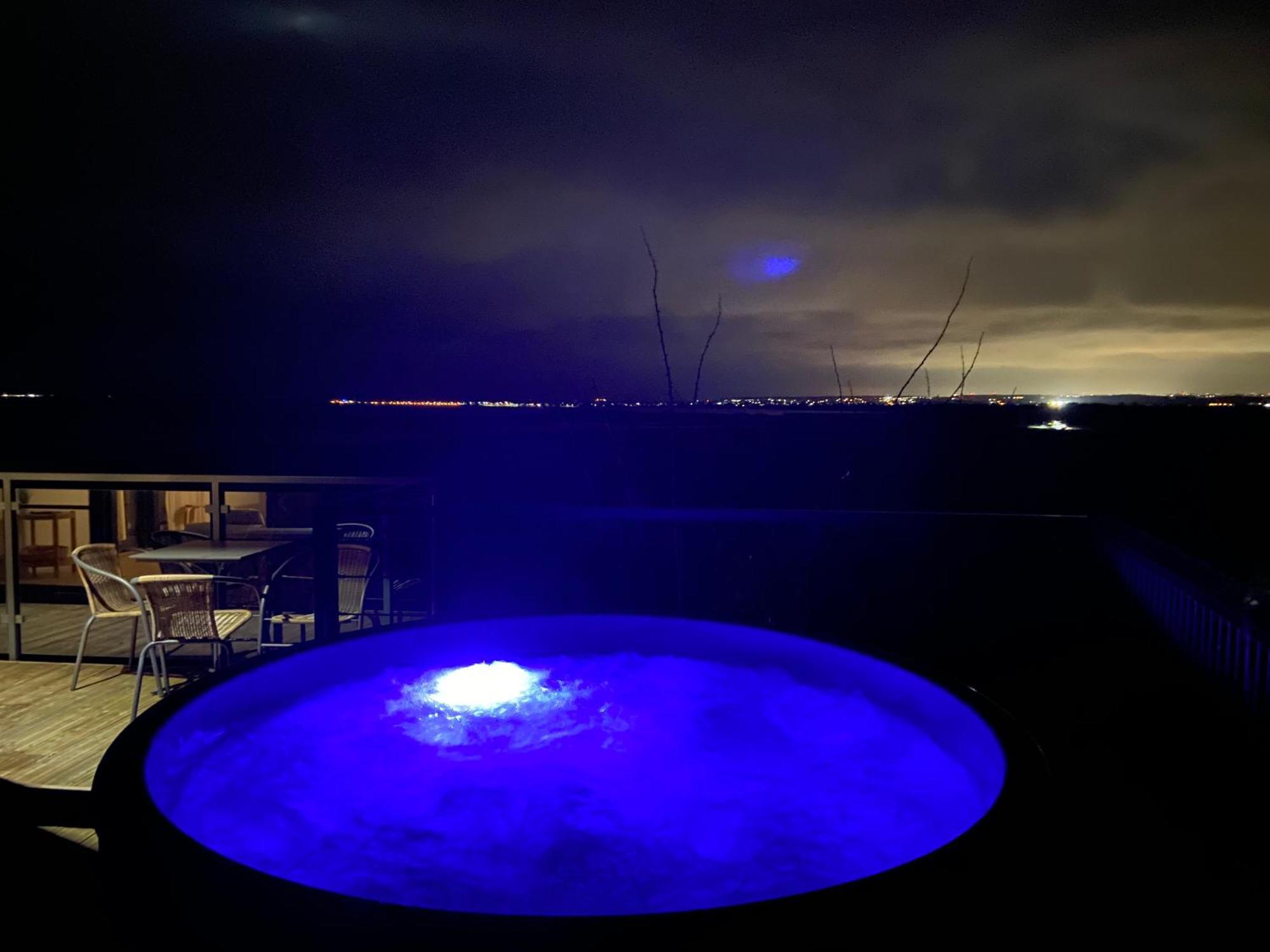 Nowe Domki Deluxe Z Widokiem Na Zatoke Z Basenem I Sauna Oslonino Exterior photo