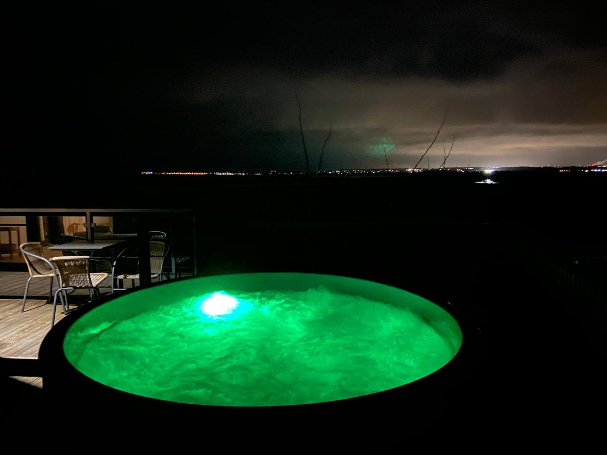 Nowe Domki Deluxe Z Widokiem Na Zatoke Z Basenem I Sauna Oslonino Exterior photo